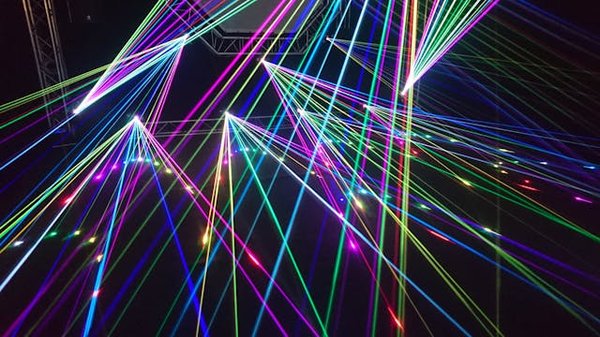 Quelle est la puissance de laser adaptée pour graver efficacement sur du métal ?